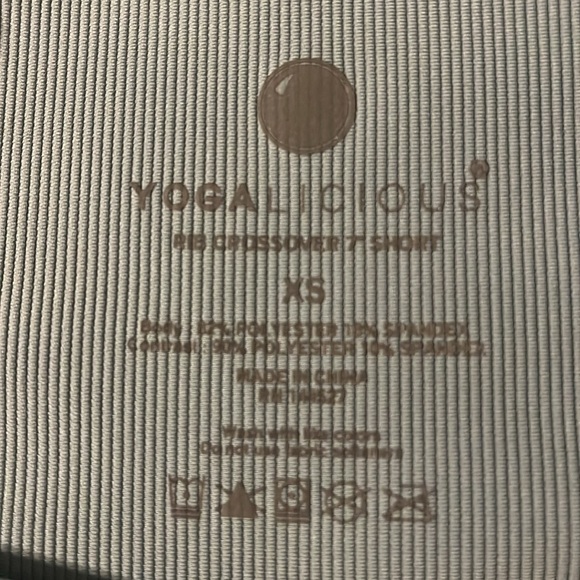 Yogalicious Rib Crossover 7” shorts - Size XS - Picture 5 of 5